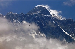 Nepal kêu gọi các nhà leo núi mang bình oxy rỗng về nạp lại cho bệnh nhân COVID-19 