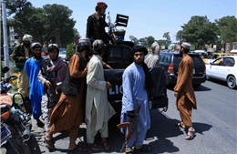 Taliban đến gõ cửa từng nhà kêu gọi người dân trở lại làm việc