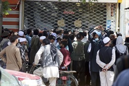 Hàng trăm người biểu tình tại Kabul vì không rút được tiền mặt