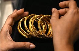 Nhiều gia đình ở Ấn Độ tuyệt vọng bán vàng để sinh tồn