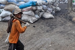 Bên trong các mỏ khai thác than bất hợp pháp ở Indonesia