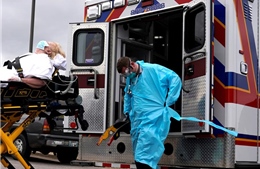 Omicron xuất hiện, Mỹ vẫn chật vật đối phó với biến thể Delta 