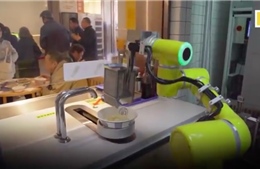 Robot nấu ăn không thua kém đầu bếp tại nhà hàng ở Trung Quốc