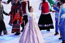 Trang phục hanbok của Hàn Quốc xuất hiện tại Thế vận hội Bắc Kinh gây tranh cãi