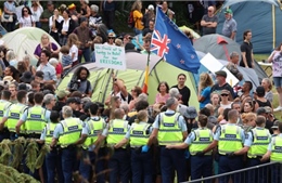 New Zealand dùng âm nhạc trấn an người biểu tình phản đối biện pháp phòng dịch