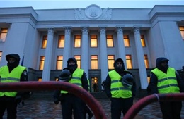 Ukraine đình chỉ hoạt động của 11 đảng chính trị đối lập