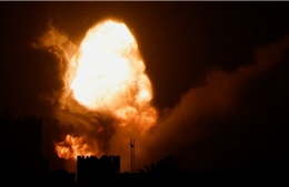 Video Israel không kích vào Dải Gaza đáp trả vụ tấn công tên lửa