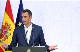 Thủ tướng Tây Ban Nha kêu gọi bỏ cà vạt để tiết kiệm năng lượng