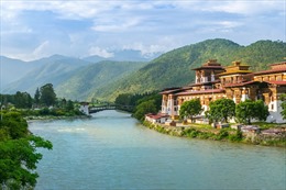 Từ bỏ chiến lược &#39;Không COVID&#39;, vương quốc hạnh phúc Bhutan mở cửa đón khách du lịch