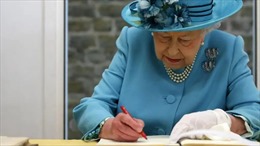 Bức thư bí mật của Nữ hoàng Anh hơn 60 năm nữa mới được công bố