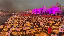 Thành phố ở Ấn Độ lập kỷ lục thắp 1,5 triệu ngọn đèn dầu trong lễ hội Diwali