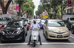 Lạm phát gia tăng, giá giấy phép lái xe máy ở Singapore cao hơn cả tiền mua xe