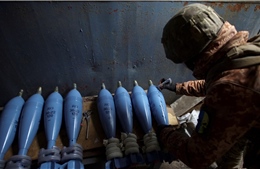 Xung đột ở Ukraine kéo dài, Nga đối mặt với khó khăn lớn về nguồn cung đạn dược và lực lượng 