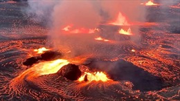 Siêu núi lửa Kilauea ở Hawaii ‘thức giấc’, phun dung nham đỏ rực