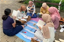 Câu lạc bộ sách im lặng thúc đẩy văn hoá đọc ở Indonesia