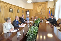 Tổng lãnh sự Việt Nam ở Vladivostok thăm và làm việc tại vùng Khabarovsk, Nga