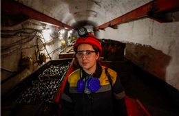 Các mỏ than Ukraine lần đầu tuyển phụ nữ do thiếu nhân lực thời chiến