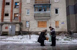 Cuộc sống khốn khó trong giá lạnh của người dân ở thị trấn tiền tuyến Ukraine