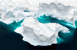 Greenland mất 30 triệu tấn băng mỗi giờ vì khủng hoảng khí hậu