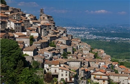 Thị trấn ở Italy vất vả rao bán những căn nhà trị giá 1 euro
