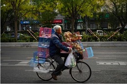 Dân số già đi nhanh chóng, hàng triệu người Trung Quốc không thể nghỉ hưu