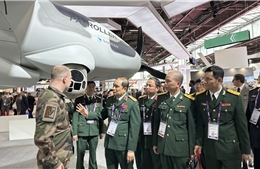 Việt Nam tham dự Triển lãm vũ khí quân sự tại Pháp