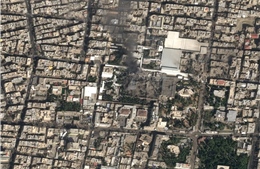 Ảnh vệ tinh ghi nhận cột khói bốc lên tại khu phức hợp của Lãnh tụ Tối cao Iran