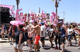 Rực rỡ Lễ Diễu hành Tel Aviv Pride 2026 với hàng trăm nghìn người tham dự