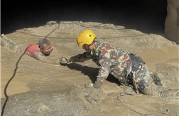 Cả ngôi làng biến mất sau lũ: Cuộc chạy đua tìm người sống sót ở Nepal