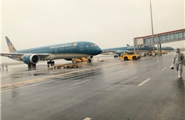 Máy bay Vietnam Airlines chuẩn bị cất cánh thì bị nổ lốp 