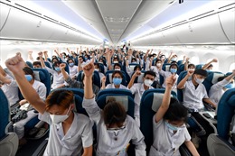 Đoàn giảng viên, sinh viên trường y đi chuyến bay riêng vào hỗ trợ TP Hồ Chí Minh chống dịch