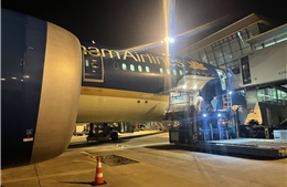 Chuyến bay đầu tiên của hàng không Việt Nam vận chuyển hàng y tế từ Hoa Kỳ về nước