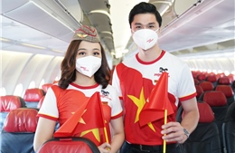 Bay khắp Việt Nam cùng những chuyến bay tràn ngập cờ đỏ sao vàng ngày Quốc khánh