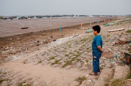 Rác thải ngập ngụa tại vùng biển Giao Hải (Nam Định)
