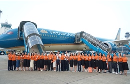 Vietnam Airlines tiếp tục hành trình &#39;Tô cam bầu trời&#39; vì bình đẳng giới