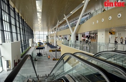 Khẩn trương xử lý hiện tượng nước mưa rò rỉ từ mái kính xuống sàn tại Nhà ga T3 