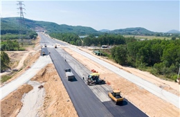 Huy động tổng lực thi công, đẩy nhanh tiến độ cán đích các cao tốc qua miền Trung 