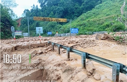 Nhiều đoạn tuyến Quốc lộ qua TP Đà Nẵng, TP Huế bị ngập gây tắc đường hoàn toàn