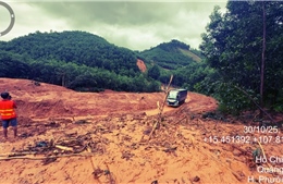 Thông xe đường Hồ Chí Minh qua đèo Lò Xo sau mưa lũ 