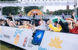 Hàng nghìn khán giả đón bình minh cùng 5AM Concert