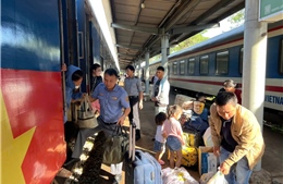 Ngành đường sắt ngừng chạy 45 chuyến tàu và chuyển tải 3.400 hành khách bằng ô tô