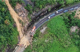 Khẩn trương khắc phục sự cố sạt lở đất tại đèo Khánh Lê - Quốc lộ 27C