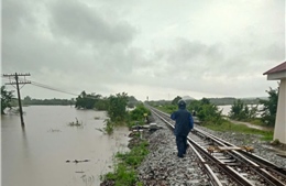 Ngành Đường sắt lần thứ 5 điều đoàn tàu gia tải chống va trôi cầu trước mưa lũ