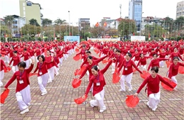 'Rèn luyện thân thể theo gương Bác Hồ vĩ đại' hưởng ứng Ngày Thể thao Việt Nam 
