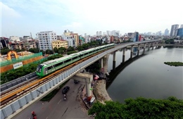 Người dân Thủ đô hào hứng với tàu đường sắt Cát Linh - Hà Đông
