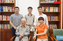 ‘99 tuổi đời, 78 năm tuổi Đảng và những lần cắt tóc cho Bác Hồ’