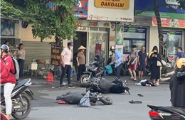 Ô tô mất lái đâm liên hoàn trên phố Trần Đại nghĩa 