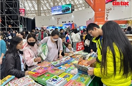 Cuối tuần, người dân nô nức trải nghiệm các hoạt động tại Hội chợ Mùa Thu