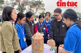 Nâng cao nhận thức bảo hệ sinh thái sông Hồng cho trẻ em bản địa