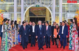 Vinh danh 64 đơn vị tiêu biểu góp phần tạo nên thành công Hội chợ Mùa Xuân 2026